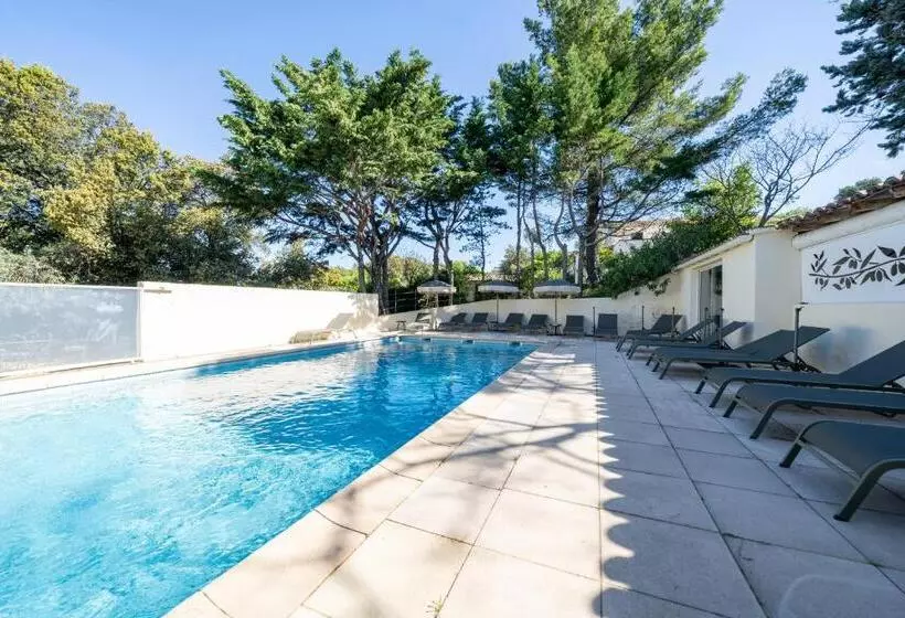 فندق Hôtel La Garrigue & Bar Piscine