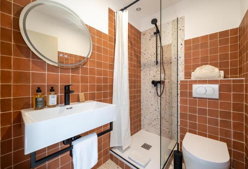 فندق Hôtel La Garrigue & Bar Piscine