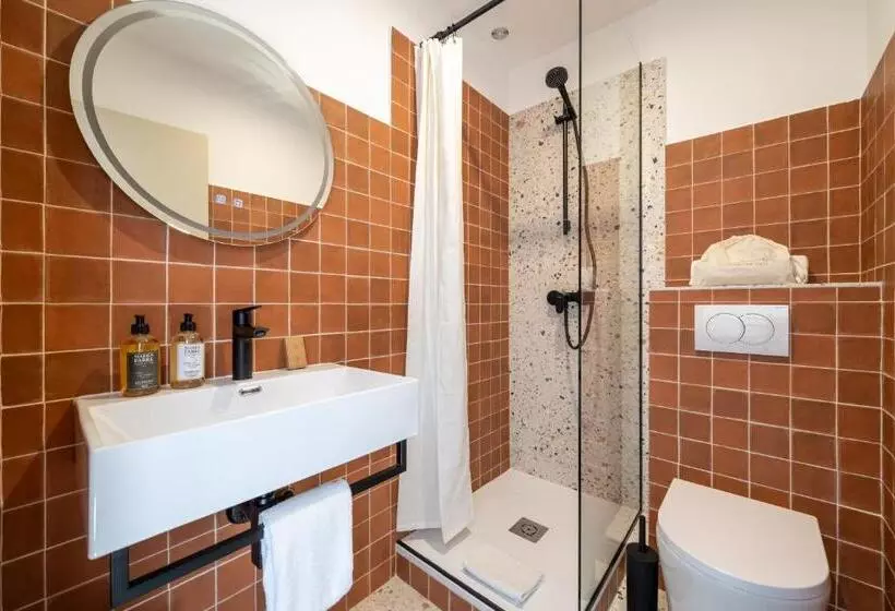 فندق Hôtel La Garrigue & Bar Piscine