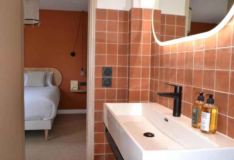 فندق Hôtel La Garrigue & Bar Piscine