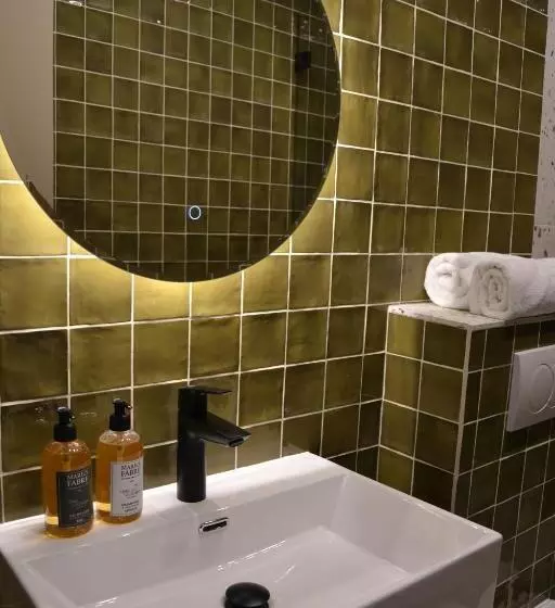 فندق Hôtel La Garrigue & Bar Piscine