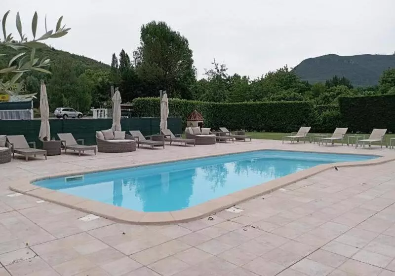 Отель Hôtel Le Mas De La Prairie