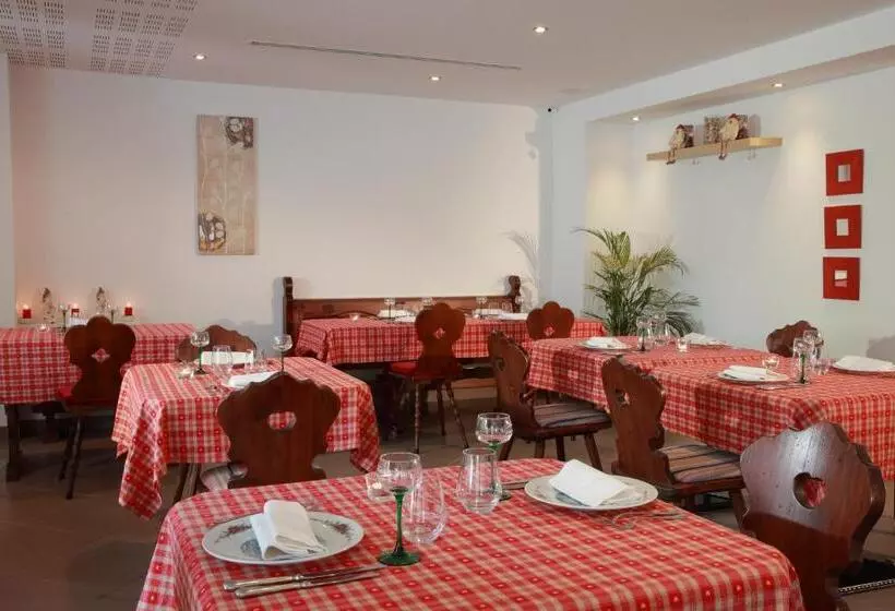 Отель Les Portes De La Vallee