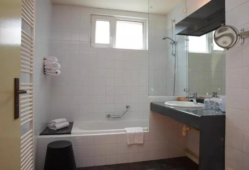 Отель Les Portes De La Vallee