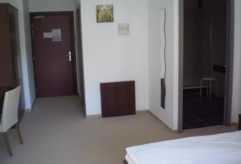 Отель Les Portes De La Vallee