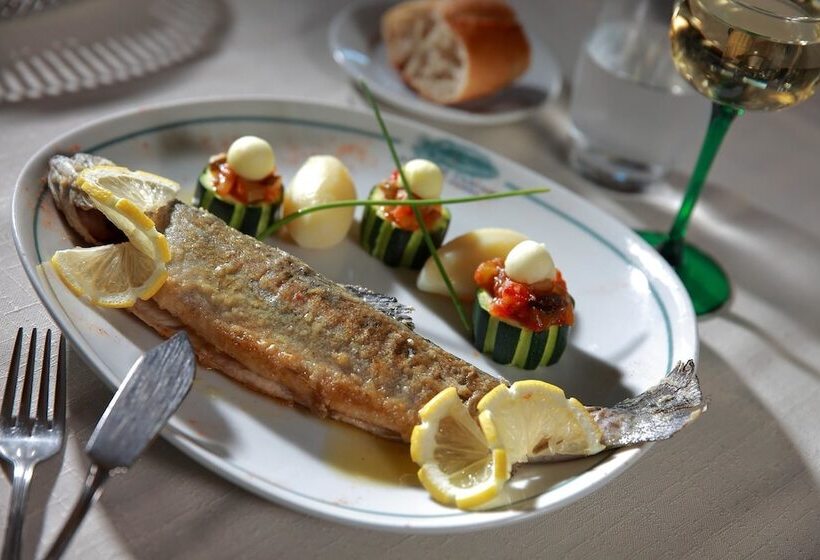 Отель De La Grande Cascade