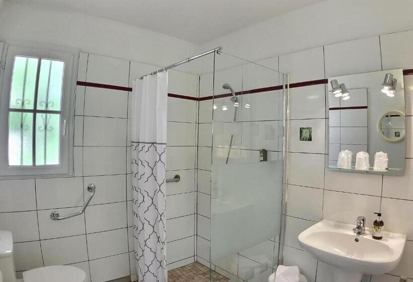 فندق Logis Hôtel Du Château