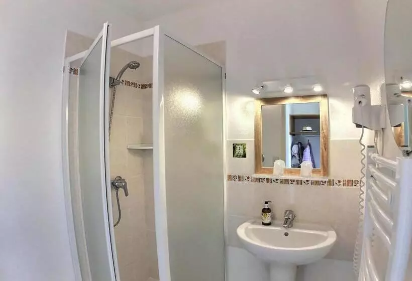 호텔 Logis Hôtel Du Château