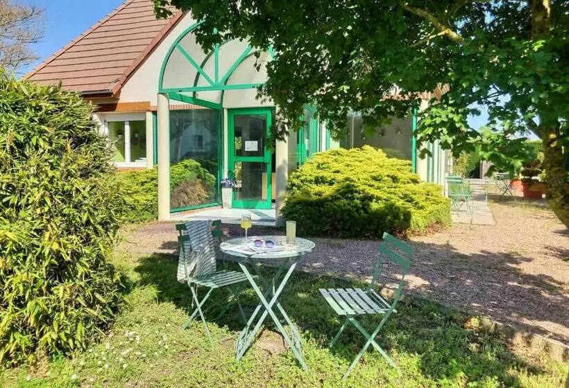 호텔 Logis Hôtel Du Château