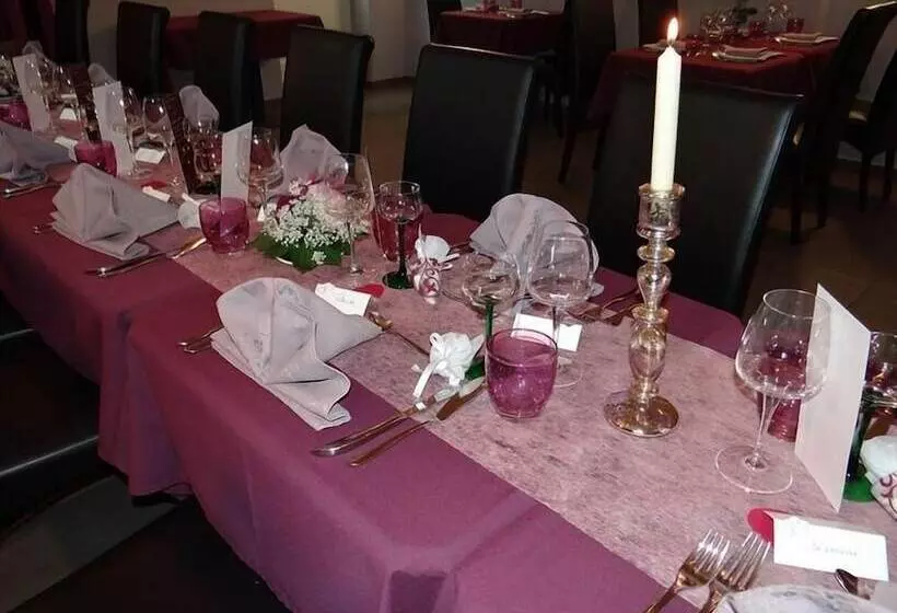 בית מלון כפרי Logis Hôtel Restaurant Auberge Les Vallées Du Perche