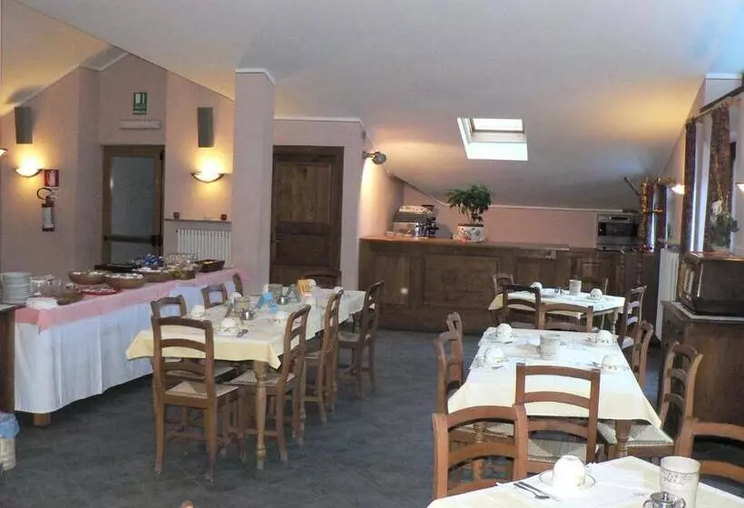 Hotelli Villa Plinia