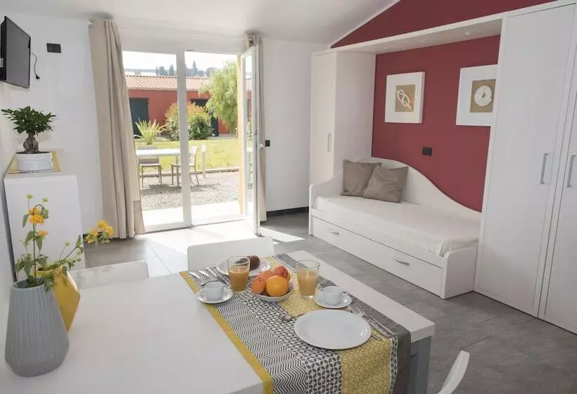 استراحتگاه Rebi Village