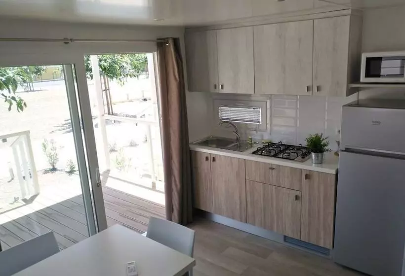 استراحتگاه Rebi Village