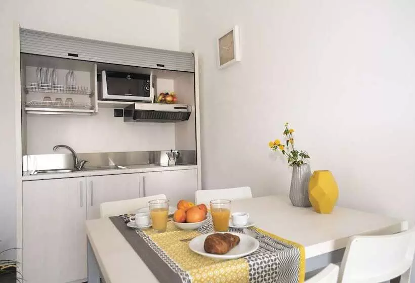 استراحتگاه Rebi Village