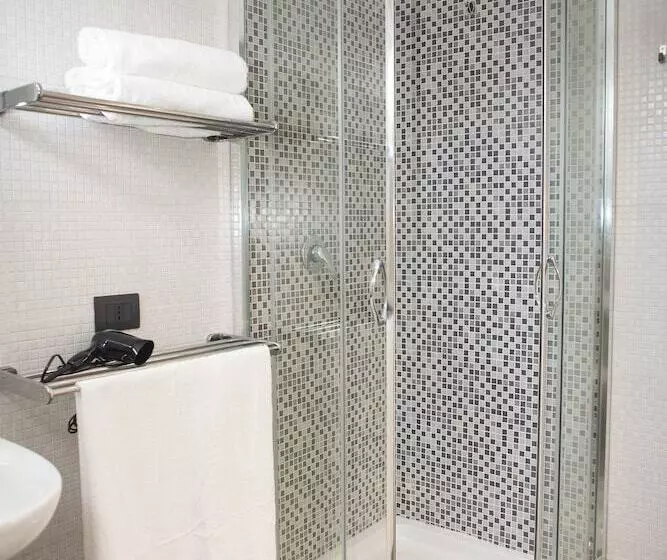 استراحتگاه Rebi Village