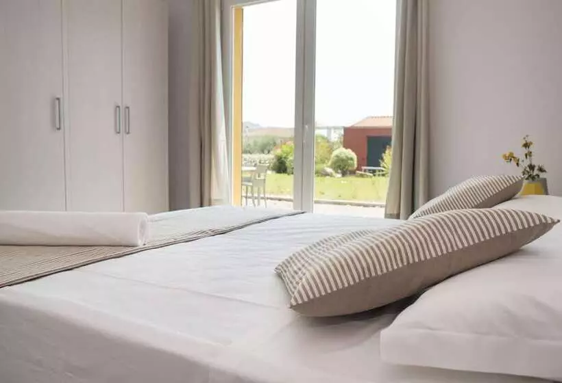 استراحتگاه Rebi Village