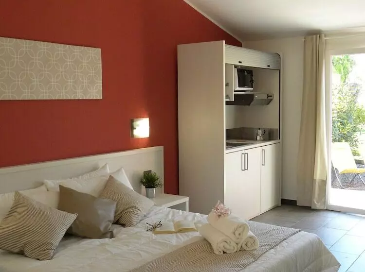 استراحتگاه Rebi Village