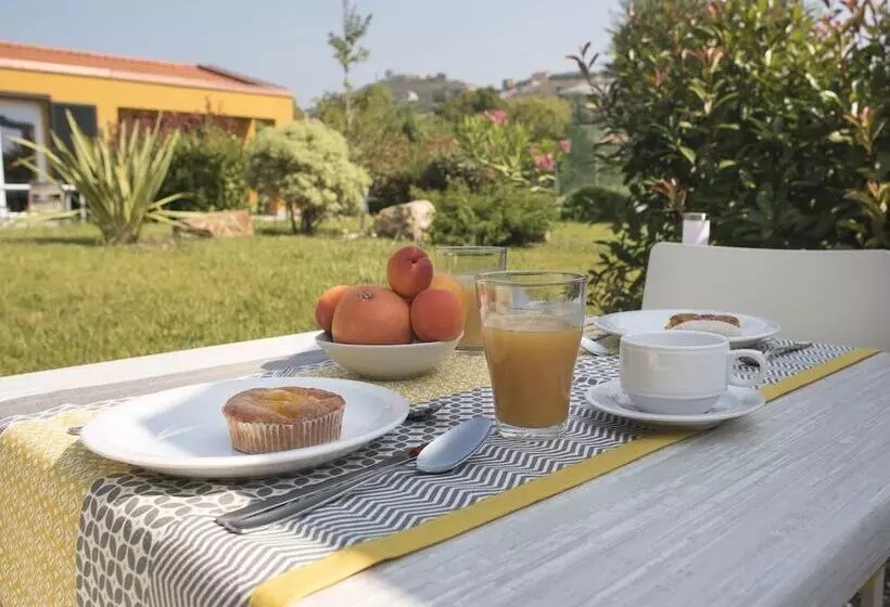 استراحتگاه Rebi Village