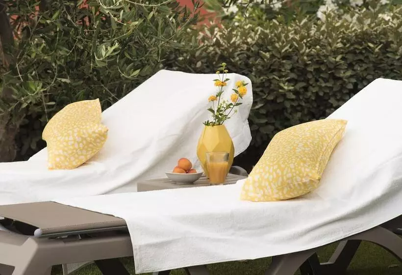 استراحتگاه Rebi Village