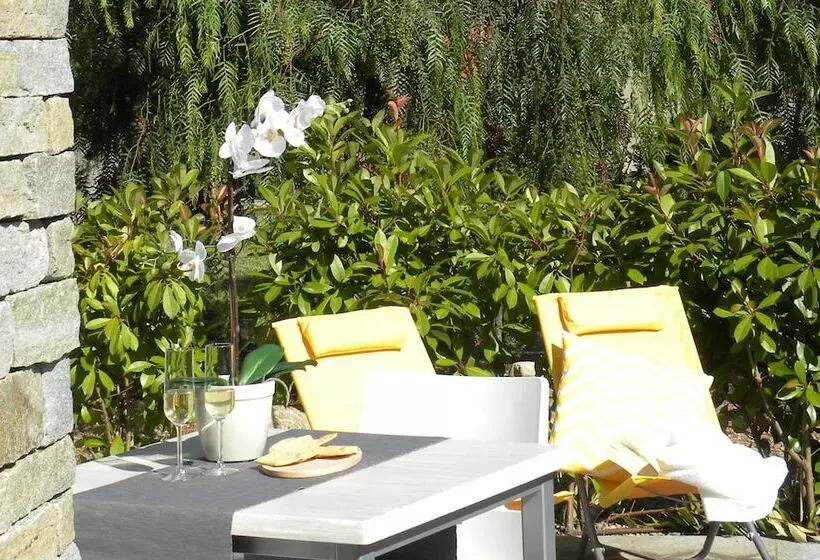 استراحتگاه Rebi Village