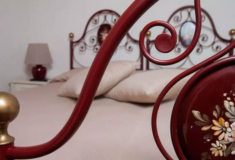 田舎風ホテル Serravalle Relais & Country Villa