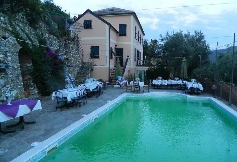 田舎風ホテル Villa Carmelina