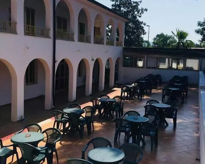 Hostelli La Pergola Resort