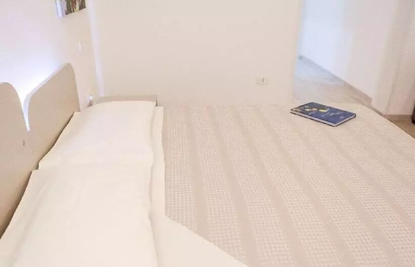 ペンション Ailanthus Holiday Suites