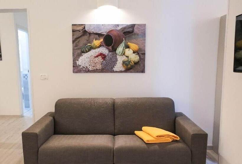 پانسیون Ailanthus Holiday Suites