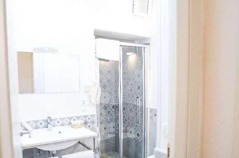 پانسیون Ailanthus Holiday Suites