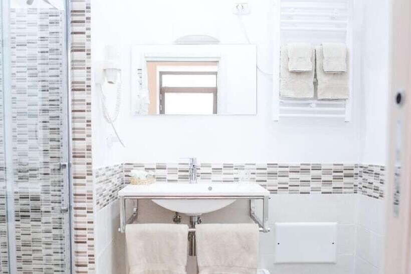 پانسیون Ailanthus Holiday Suites