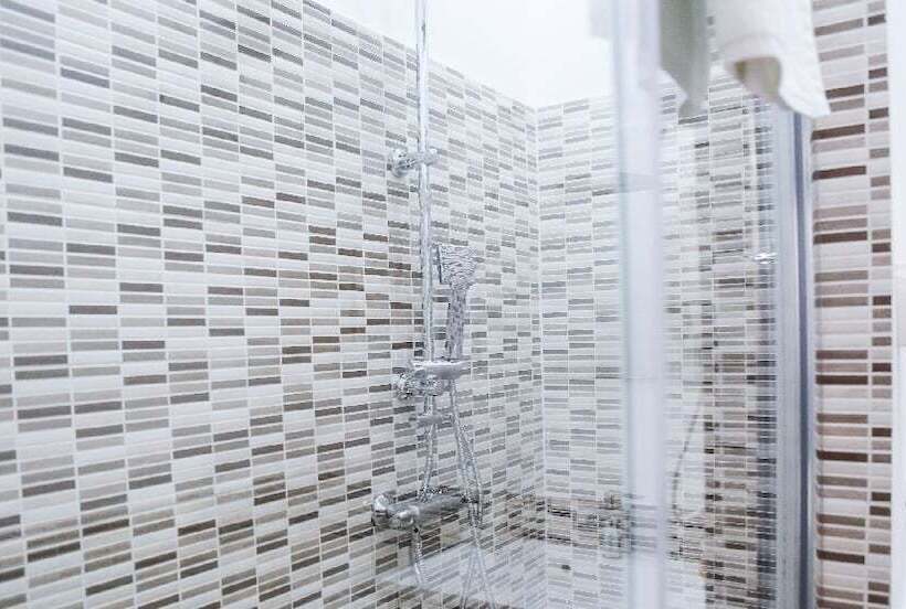 پانسیون Ailanthus Holiday Suites