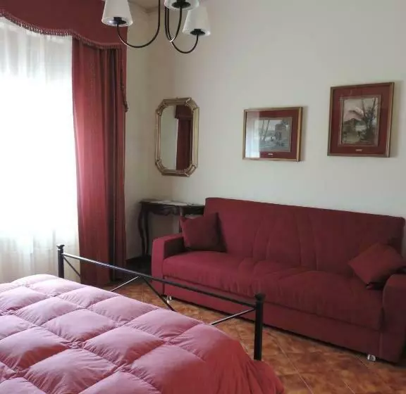 ベッドアンドブレックファースト Chiantirooms Guesthouse