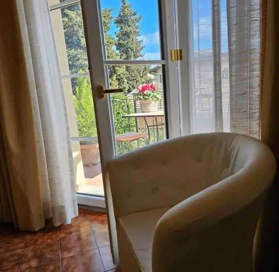 ベッドアンドブレックファースト Chiantirooms Guesthouse