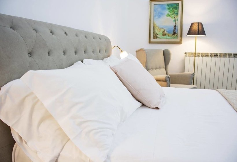 تختخواب و صبحانه I Borbone