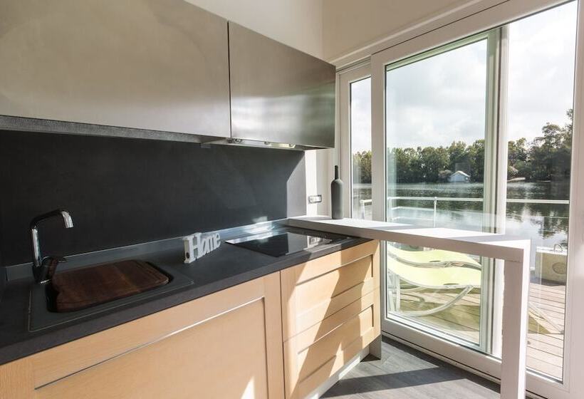 리조트 Nautilus Village