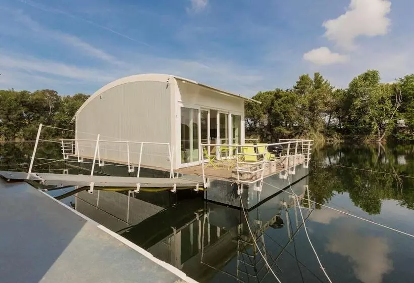 リゾートホテル Nautilus Village