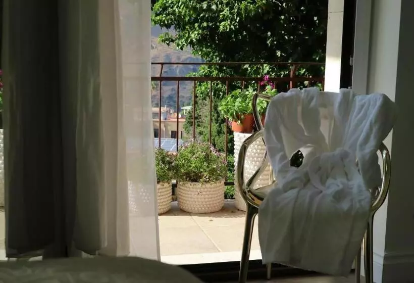 تختخواب و صبحانه Ciuritaormina Maison De Charme