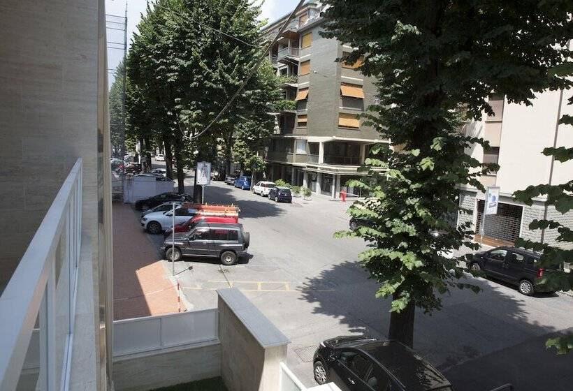 مسافرخانه Boutique Hotel Enia