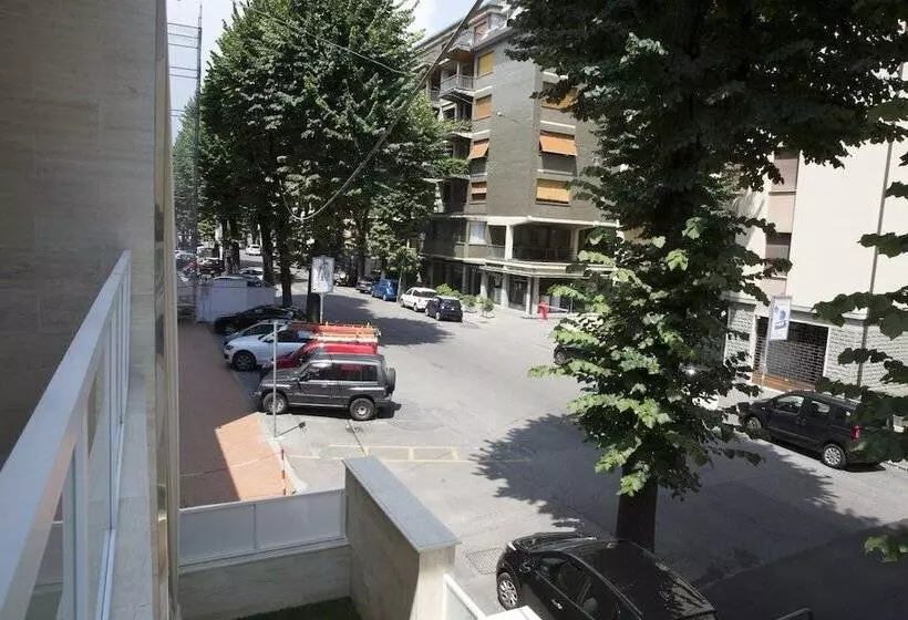 مسافرخانه Boutique Hotel Enia