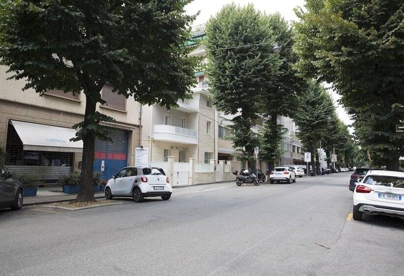 مسافرخانه Boutique Hotel Enia