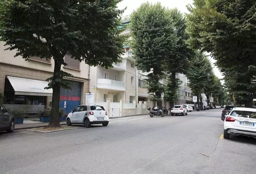 مسافرخانه Boutique Hotel Enia