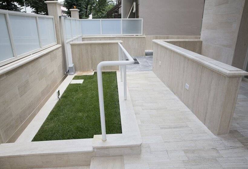 مسافرخانه Boutique Hotel Enia