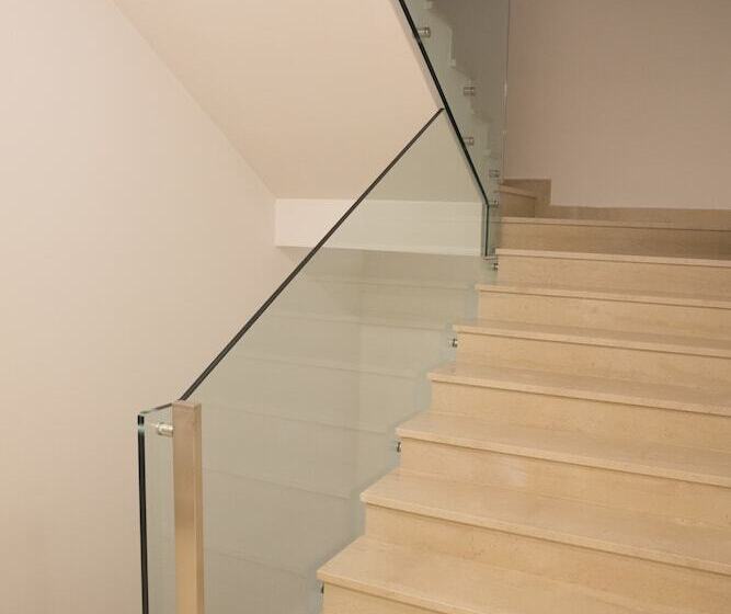 مسافرخانه Boutique Hotel Enia