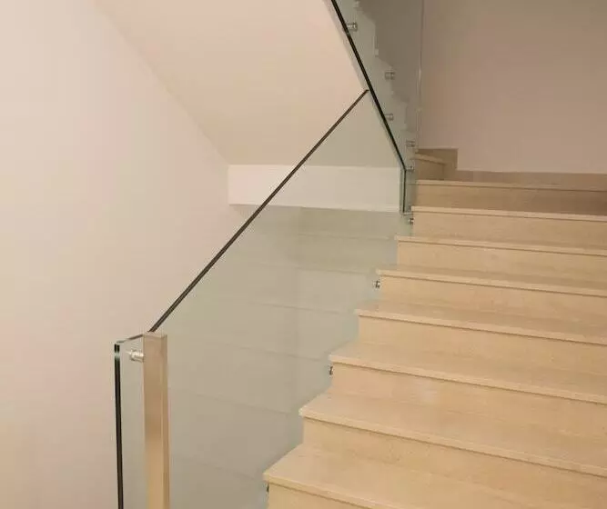 مسافرخانه Boutique Hotel Enia