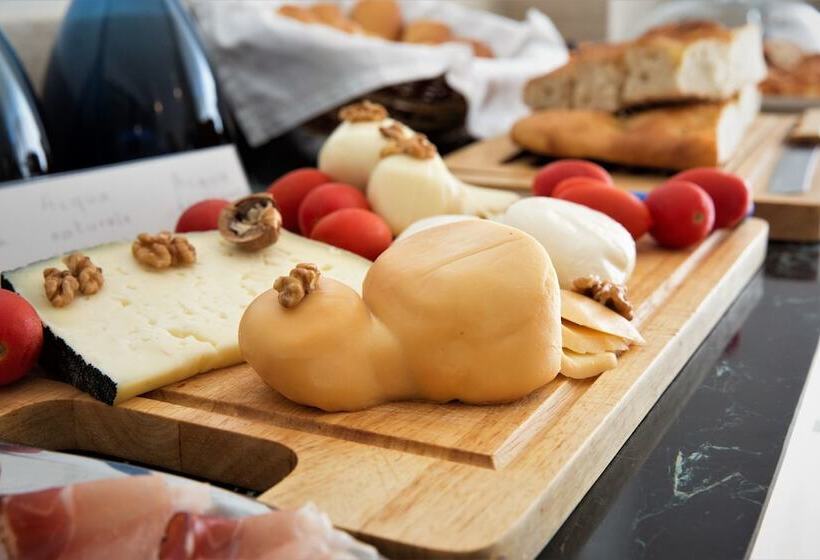 مسافرخانه Boutique Hotel Enia