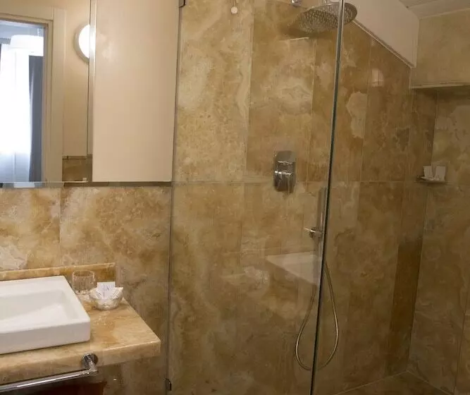 مسافرخانه Boutique Hotel Enia