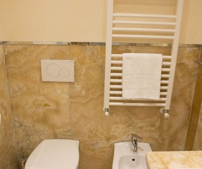 مسافرخانه Boutique Hotel Enia