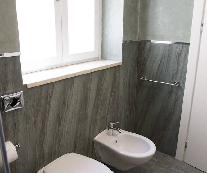 مسافرخانه Boutique Hotel Enia