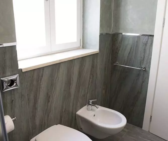 مسافرخانه Boutique Hotel Enia